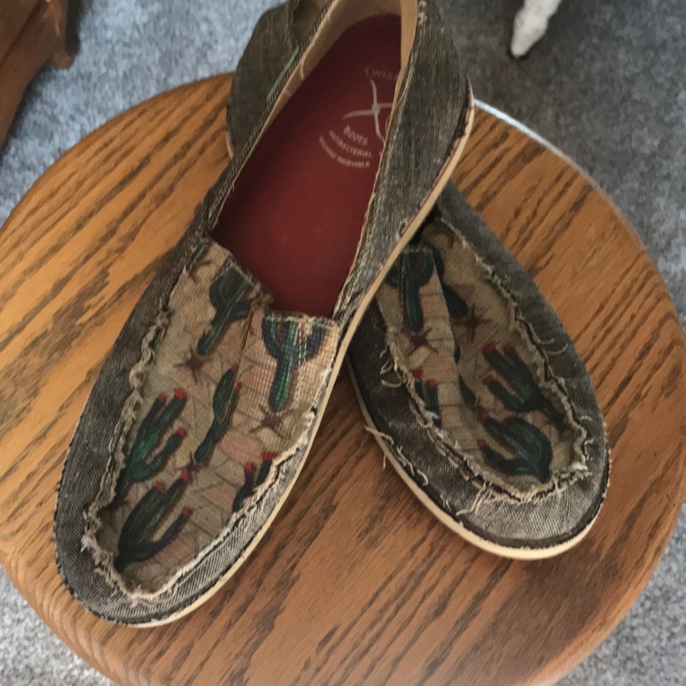 Like new men’s twisted X cactus design loafers